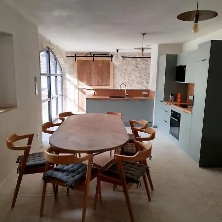 Holiday home La Grangerie Grange En Pierre Avec Moulezan